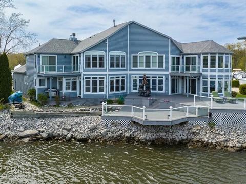 2195 Riverside Pointe Dr, St. Joseph, MI 49085