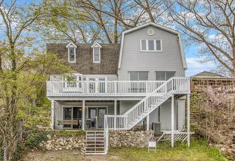 12372 Hubbards Cv, Plainwell, MI 49080