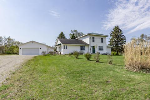 7551 Riverside Dr, Saranac, MI 48881