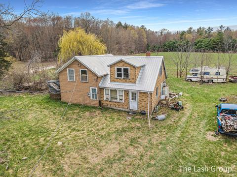 2094 4 Mile Rd, Blanchard, MI 49310