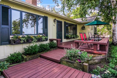 373 E South Shore Dr, Frankfort, MI 49635