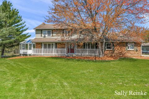 5685 11 Mile Rd NE, Rockford, MI 49341
