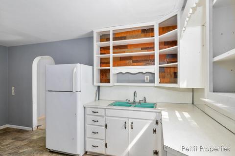 915 Masonic Ave, Belding, MI 48809 photo 6