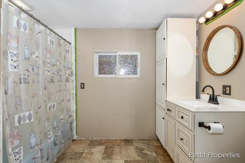 915 Masonic Ave, Belding, MI 48809 photo 11