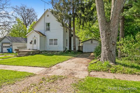 915 Masonic Ave, Belding, MI 48809 photo 2