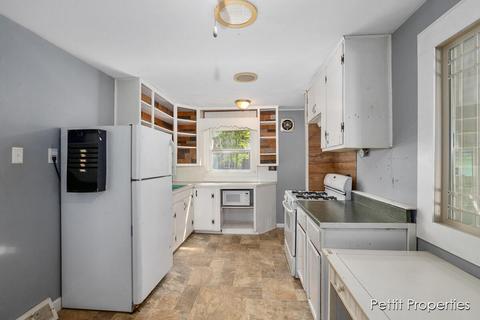 915 Masonic Ave, Belding, MI 48809 photo 7
