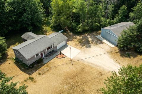 10444 Federal Rd, Howard City, MI 49329
