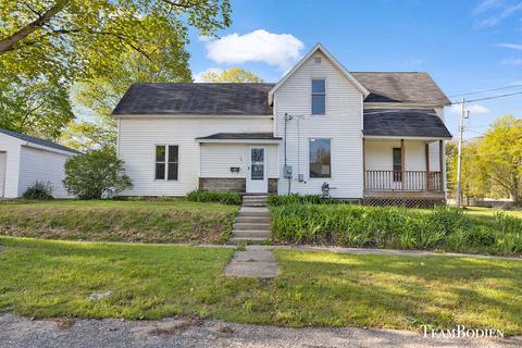 321 W Isabelle St, Belding, MI 48809 photo 1