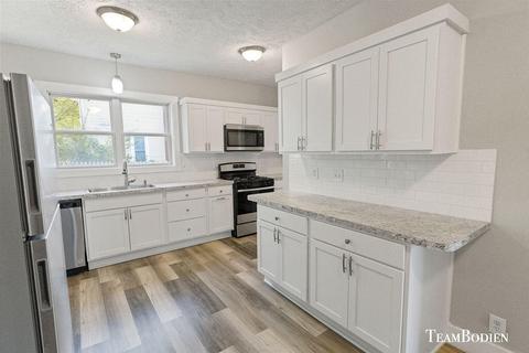 321 W Isabelle St, Belding, MI 48809 photo 8