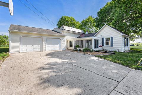 123 E Clark St, Kent City, MI 49330