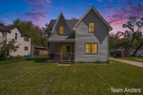 265 Grove St, Coopersville, MI 49404