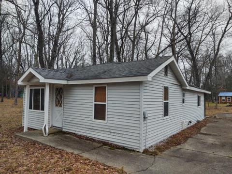 10430 N Cleveland Dr, Bitely, MI 49309