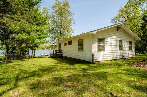 52755 Bay Dr, Grand Junction, MI 49056