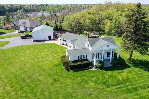 194 Indian Bluffs Dr NE, Sparta, MI 49345