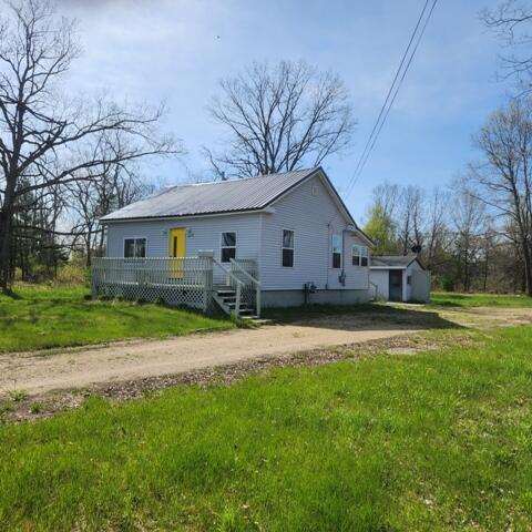 1068 Oak St, Baldwin, MI 49304