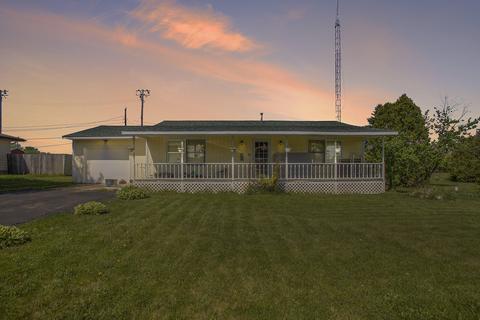 203 Karen Dr, Galien, MI 49113