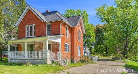 526 E Main St, Fennville, MI 49408