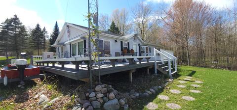 5555 Point Dr, Gladwin, MI 48624