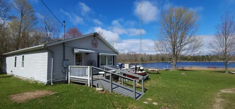 5555 Point Dr, Gladwin, MI 48624 photo 2