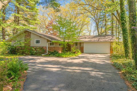 55771 Davis Ln, Dowagiac, MI 49047
