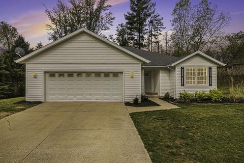 1805 Pinehill Dr, Hastings, MI 49058