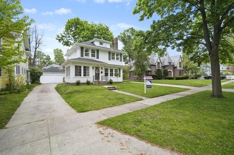 745 Oakridge Dr, Jackson, MI 49203