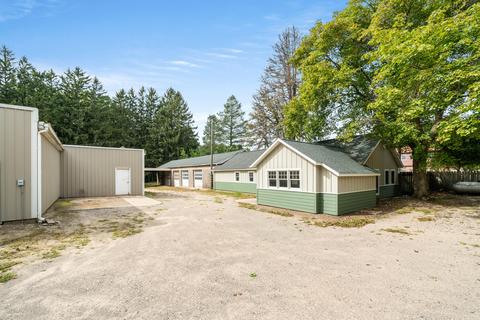 826-829 Chambers St, South Haven, MI 49090