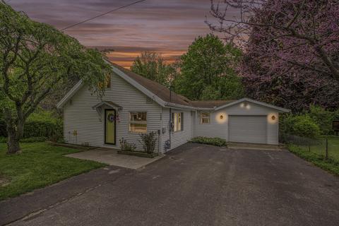 7594 Paw Paw Ave, Watervliet, MI 49098