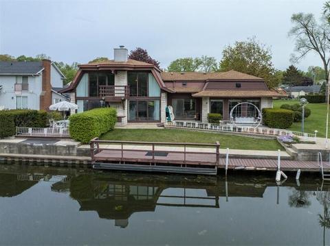 6890 Island Ct, Coloma, MI 49038