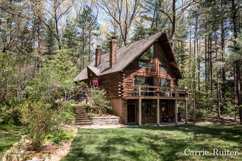 13354 Cone St, Nunica, MI 49448