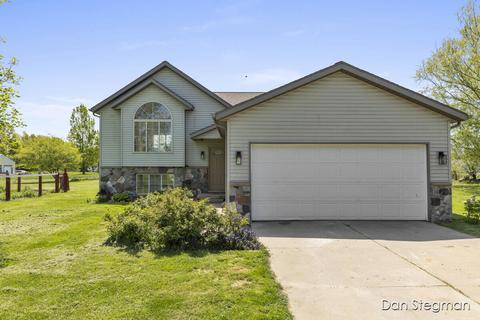 9156 Peterson St NE, Rockford, MI 49341