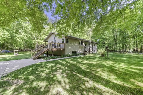 16952 S 42nd St, Fulton, MI 49052