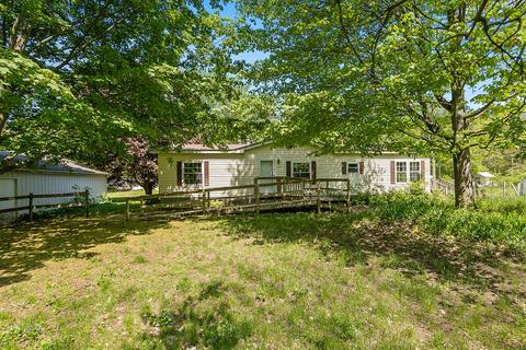7727 Sandra Dr, Newaygo, MI 49337