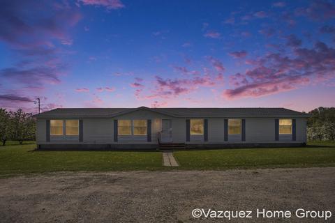 83 Canada Rd, Casnovia, MI 49318