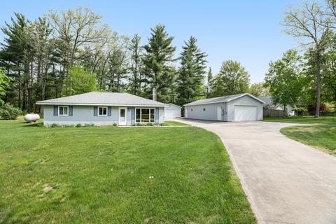 4963 E 36th St, Newaygo, MI 49337