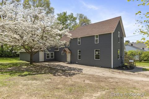715 Harrison St, Belding, MI 48809 photo 2