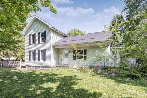 24 Elm Cir Dr, Sunfield, MI 48890