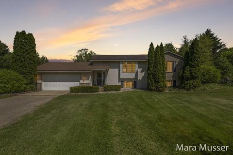 3905 12th St, Wayland, MI 49348