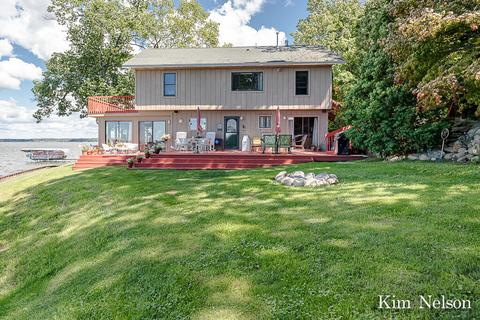 6330 S Shore Dr, Whitehall, MI 49461