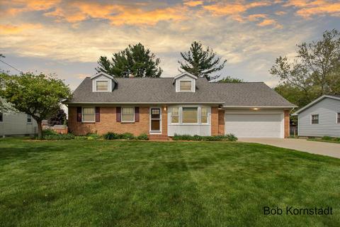 7215 Heatherwood Dr, Jenison, MI 49428