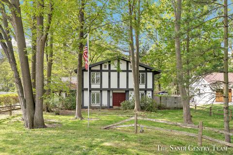 17614 Brucker St, Grand Haven, MI 49417