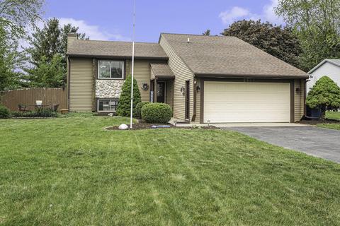 2555 Olde Farm Dr, Jenison, MI 49428