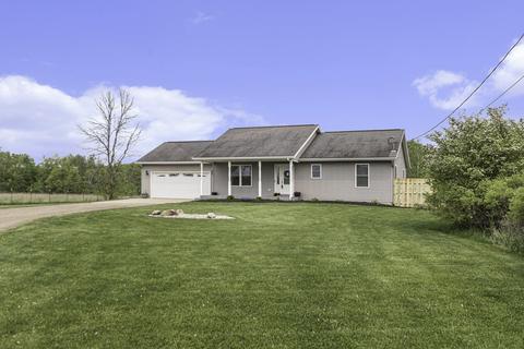 10300 S Willow Ave NW, Grant, MI 49327