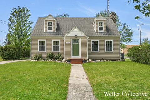 107 N Reinberg Ave, Scottville, MI 49454
