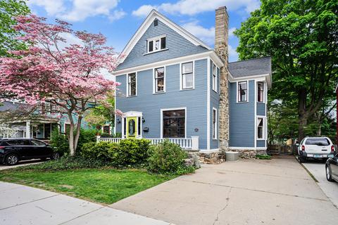 133 W 11th St, Holland, MI 49423