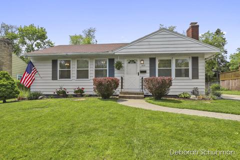 1835 Emerald Ave NE, Grand Rapids, MI 49505