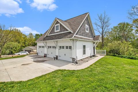 5481 W Ridge Dr, Ludington, MI 49431