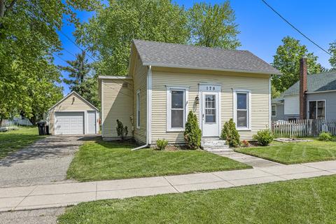 175 Oak St NE, Cedar Springs, MI 49319