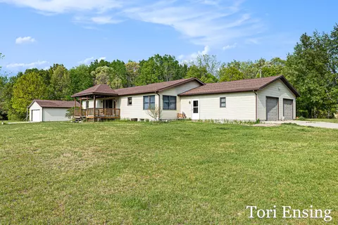 10423 E Klees Rd, Crystal, MI 48818