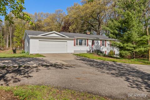 253 N Payne Lake Rd, Wayland, MI 49348